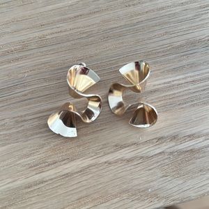 Gold squiggle earrings